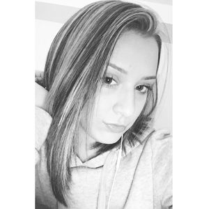 Meet your Posher, Makenzie